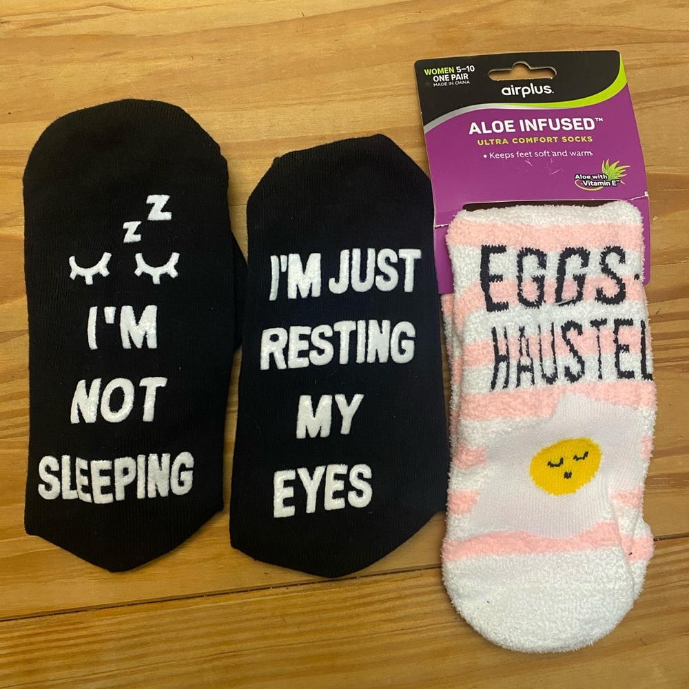 Airplus Aloe Infused Black and Pink Comfort Socks
